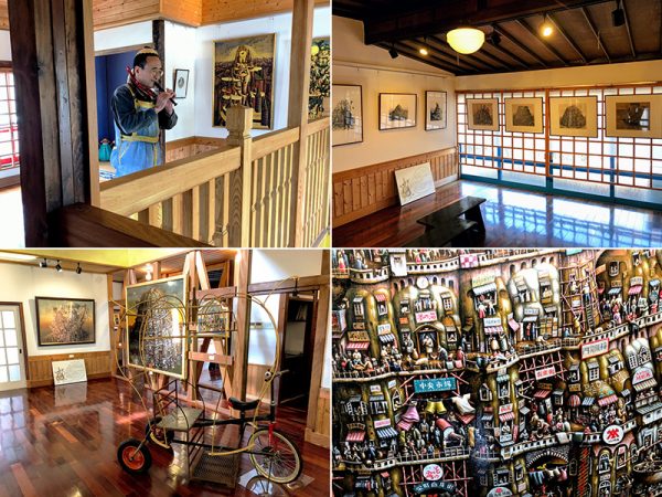 （左上）「ミュージアムコンサート」でリコーダーを演奏するトーナス・カボチャラダムス館長。（右上）銅版画（エッチング）の展示室（左下）1階油彩画の展示室。かぼちゃの馬車ならぬかぼちゃの自転車の奥に見える大きな絵が「かぼちゃのブリューゲル」（右下）「かぼちゃのブリューゲル」部分。「中央市場」や「栄町商店街」は門司港に実在する商店街