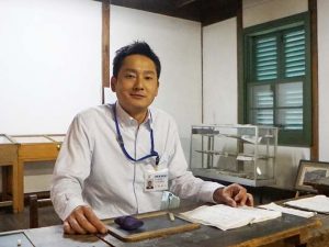▲長野県佐久市教育委員会 社会教育部 文化振興課で文化財保護を担当している学芸員の生島修平さん