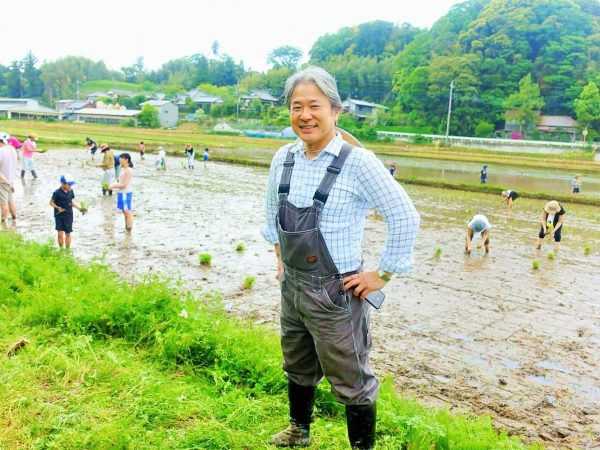 田植え会での椿ハウスの仕掛け人、椿邦司さん