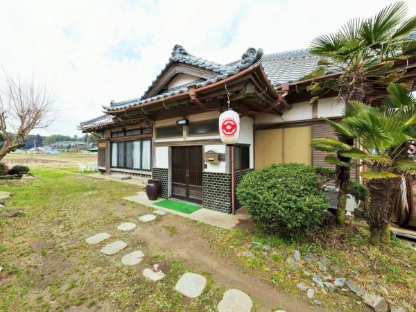 椿ハウスの外観、この上総界隈では農家にある一般的な設計だ