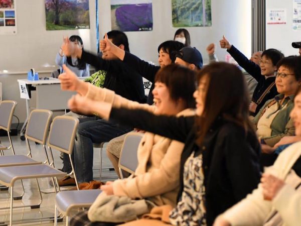 町民たちも笑顔で参加