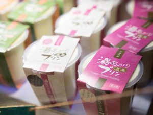 こちらが話題の湯上がりプリン。様々な味がある