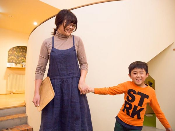 取材中も元気に遊び回る子どもたち。豊富町で元気に育つことだろう