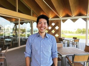 ▲長岡さんは、同じ山形県でも村山地方に位置する寒河江市の生まれ。ジャーナリストを目指してNHKの記者になったが、自身で取材をした『ヤマガタデザイン』のプロジェクトに感銘を受け2016年に入社。「鶴岡に住民票を移し、家も買いました。弊社の社員は全員庄内地区に住民票があります。“自分のまちの未来のために今やるべきことをやっている”と思うと楽しくチャレンジを続けていけるんです」