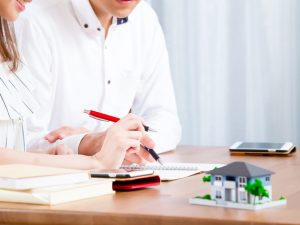 夫と妻それぞれが住宅ローンを契約する「ペアローン」。単独で借り入れるよりも借入額を増額することができる