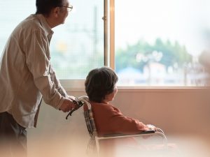 終身建物賃貸借事業の改正によって高齢者は終の棲家の選択肢が広がり、安心して賃貸住宅に住み続けられるはずだ。少しでも早く認可物件の戸数が増えることを期待したい