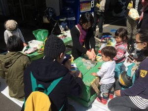 子ども向けワークショップのようす。このような、来る人が楽しめるコンテンツを用意することが必要だ