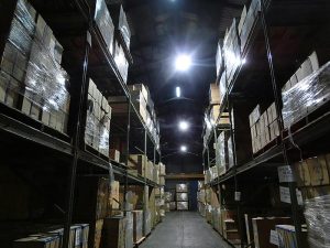 中村製紙所の倉庫には、多種多様な紙が保管されている