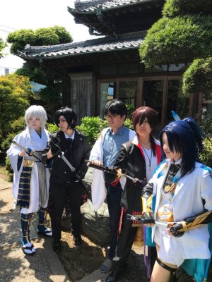 思い思いのキャラに扮したコスプレーヤーたちが撮影会に利用