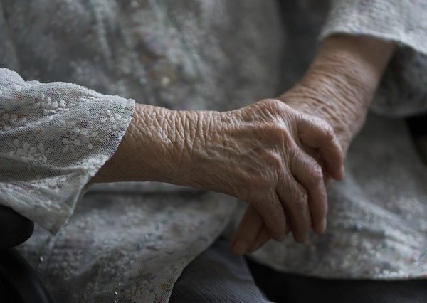 超高齢社会（65歳以上の人口の割合が21％を超える社会）にとって、自治体による生前と死後のサービスは必要不可欠になるはず。全国的な広がりに期待したい