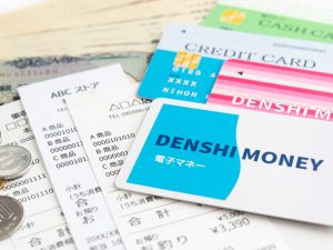 経済産業省より「キャッシュレス・ビジョン」が公表され、2025年に大阪開催予定の国際博覧会に向けて、キャッシュレス決済比率40％を達成目標としている