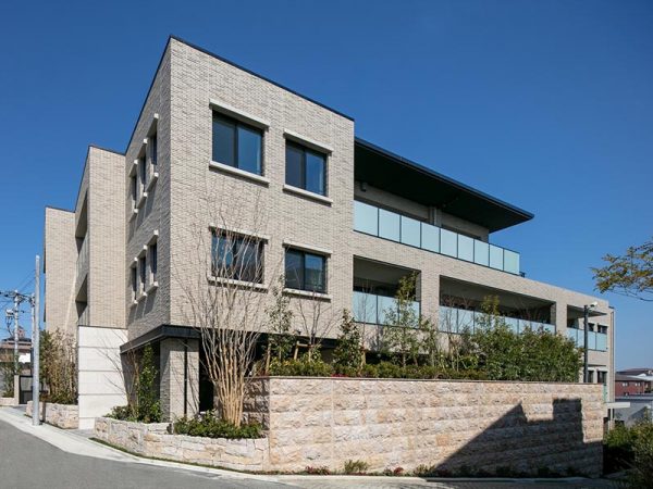 名古屋市内でも人気の高い千種区エリアに建つ「グランドメゾン覚王山菊坂町」（写真提供：積水ハウス）