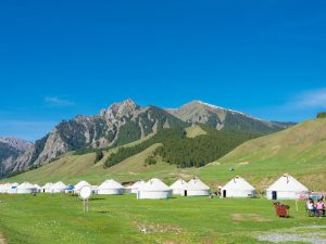 新疆ウイグル自治区ウルムチの遊牧民の暮らし。後秦国を率いた姚興とはこの様な遊牧民族であった。歩兵を中心とした漢民族に機動力で優っていた