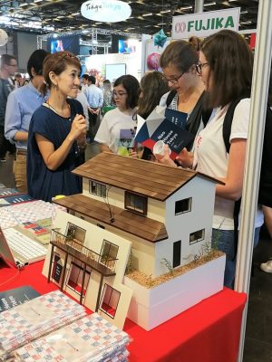 パリのジャパンエキスポに出展したところ、空き家活用についての多くの質問が寄せられた