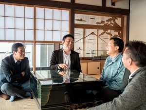 ▲ライバルである地域の工務店同士で、これからの家づくりに関する“本気の討論会”を実施。その討論内容もホームページで公開されている