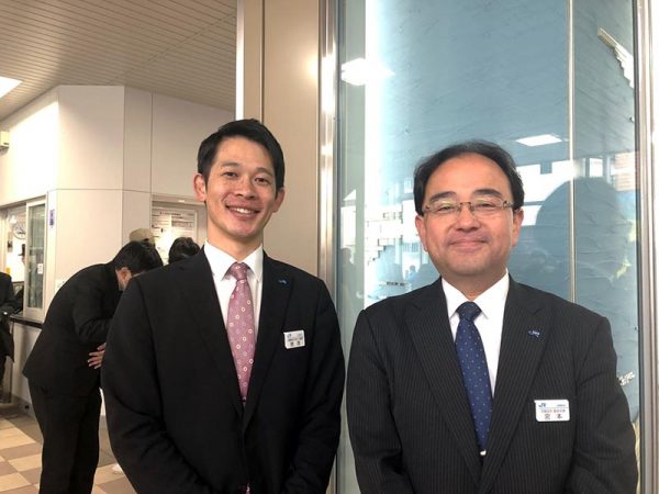 JR西日本　近畿統括本部　大阪支社　副支社長・宮本芳明氏（右）と、同企画課・秋本浩孝氏
