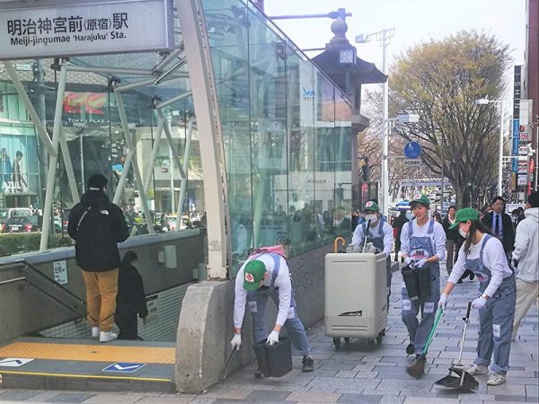 表参道ではグリーンバードのボランティアでの清掃活動のほか、クリーンバスターズという、欅会が予算をかけた清掃チームも活動している