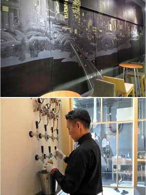 六郷の渡しの現在を描いた壁画とビールを注ぐ田村氏。クラフトビールの場合、泡をできるだけ立てないようにするものなのだとか