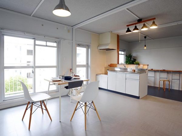 “土間から広がる多様な住まい”。右側が、人を迎えたり、食事が楽しめる土間