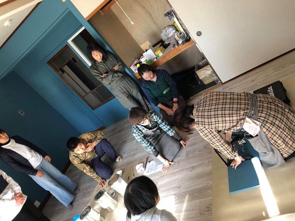 一人でやると思うと難しく思えるかもしれないが、助っ人がいて、みんなでわいわいやれるなら楽しい作業になるはず