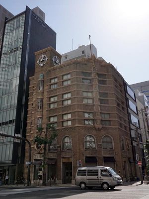 1928（昭和3）年に建築された生駒時計店のビル