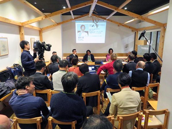 発刊を記念し、冊子に登場したマンションの管理組合関係者などが集まり、ノウハウ、情報を共有し合った