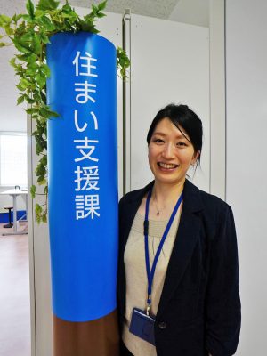 ▲武雄市役所 まちづくり部 住まい支援課の松尾千春さん。自らも子育てママとして、若いファミリー世代に寄り添った移住促進の取り組みに力を注いでいる