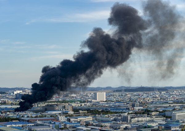 今回の建築基準法の改正は、住宅密集地に立つ老朽化した木造建築物の延焼防止など、都市が抱える様々な問題の解決を目指している