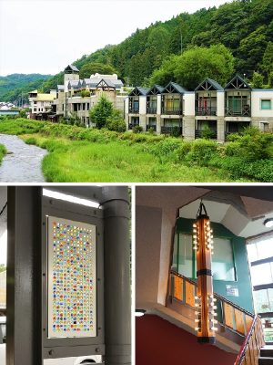 上／川側から見た百年草の全景。手前の三角屋根のところがホテル棟。ホテル棟は2階建てで、全10部屋ある。左下／階段の空間をおしゃれに演出している照明。ただ、これらこだわりの照明器具に使われている電球が廃番になってきているものもあることが目下の悩み。右下／玄関前にあるビー玉を使った遊び心のある飾り