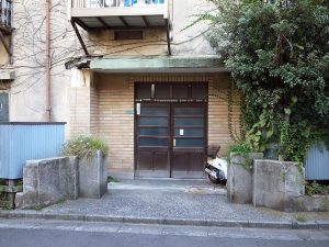 立石にあるモダンなアパート。単に工場地帯ではなく住宅地としても開発された