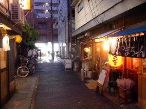 マンションの増えた三鷹も路地を入ると飲み屋があるというのも人気の秘密か