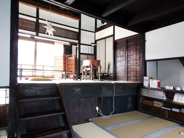 町屋をリノベーションしてデザイン事務所に使っている事例（写真提供：熊本県立大学都市計画学研究室）