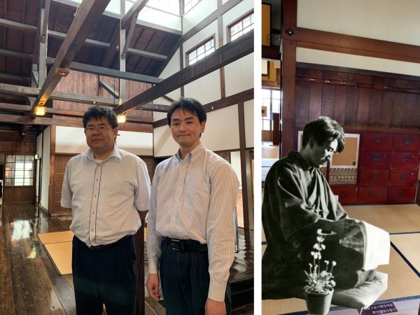 向かって左から、お話を伺った五所川原市教育委員会 社会教育課　文化係　主幹・文化係長 榊原 滋高氏。特定非営利活動法人 かなぎ元気倶楽部 部長の今 幸樹氏。（写真右）は、ARにより出現した太宰 治。もちろん隣に並べば時代を超えて同じフレームの中におさまることが可能だ