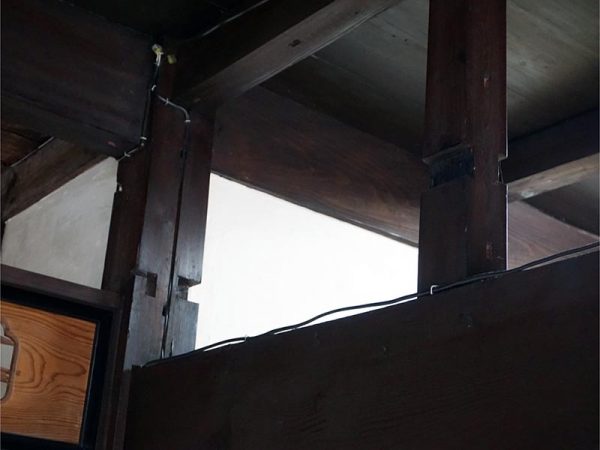 改装前は、柱の切り込みのところに、もう一枚天井があった