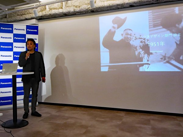 パナソニック株式会社デザイン本部本部長の臼井重雄氏。デザイン本部はイノベーション推進部門の中にあり、経営戦略の最上流から関わる存在である。デザイナーが社長と直接懇談する機会もあるという