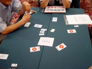 神戸市職員の証言から生まれた防災カードゲーム