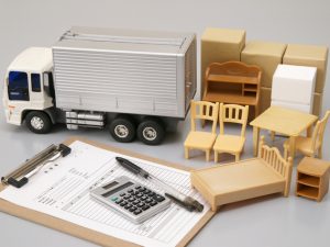 引越しの見積もりは、Webサイトなどに家にある家財の数や大きさを入力して簡易見積もりを出した後、実際の家を見て本見積もりをとるケースが多く、意外に時間がかかる