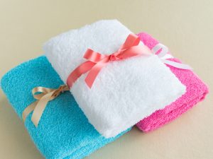 食べ物は相手の好みがあるためチョイスが難しいことも。日用品を渡すという人では、洗剤やタオルを渡したケースが多かった