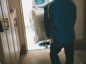 「入ると思っていた家具や家電が搬入できなかった」というトラブルも。内見の際に、玄関や階段の幅などを確認しておくのを忘れずに