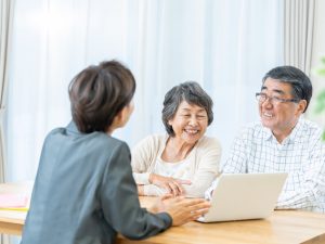 リバースモーゲージ型住宅ローンを利用する際は、まず金融機関によるカウンセリングを受けることになる