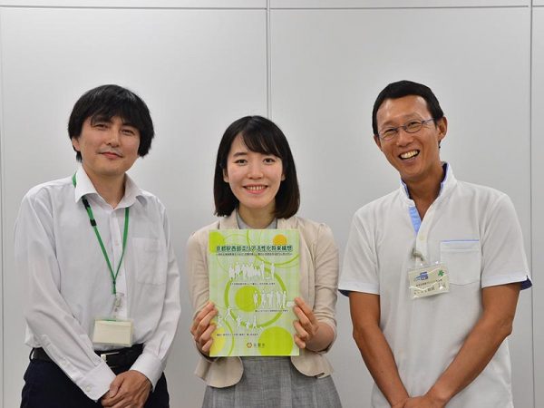 左から、都市総合企画局プロジェクト推進室の金井塚裕平さん、同・小林かえでさん、同・岩田有司さん