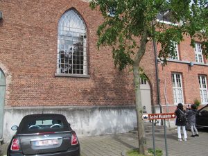 13世紀のチャペルの一部を購入し、家族4人の心地よい住まいを実現した友人の家　©Michiko KURITA