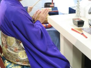 戒名は、仏門に入った人へ授けられる名前。それを把握したうえで僧侶に依頼したい