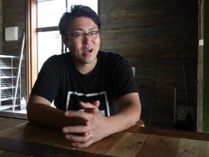 浦河リノベ部の目指す姿を話す上埜さん