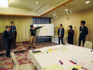 グループワークでの発表風景。各グループごとに異なる意見が出て興味深かった
