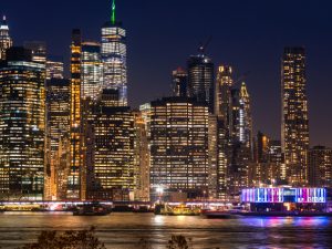 ニューヨーク・マンハッタンの夜景（写真提供：PIXTA）