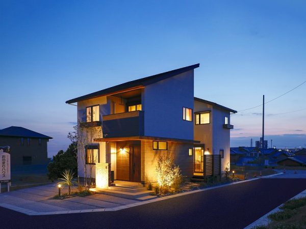 『Best-air+』のプロトタイプを体感できる「豊田大林展示場」。お泊まりハウスとして、1泊2日宿泊して住み心地を確かめることもできる。置いてあるノートには、宿泊者の声がメリット・デメリット含めてぎっしり