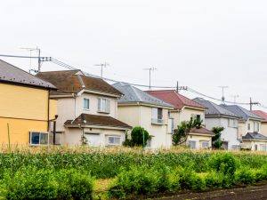 畑の横に建てられた住宅（写真はイメージ）