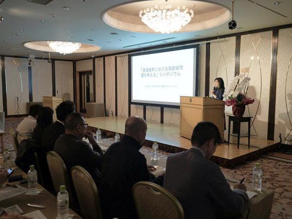 シンポジウムは現状を解説する太田垣氏の話から始まった