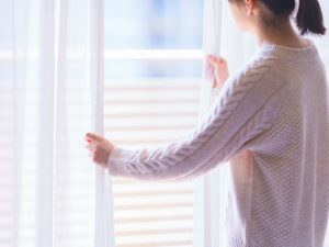 朝は日光を浴び、身体を目覚めさせよう